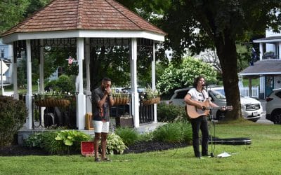 Country ballads entertain Huntington during break in heat