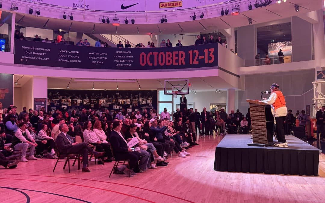 Basketball legends,‘SuperFans’ honored during enshrinement weekend