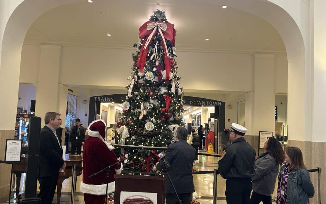 Sarno joins community for Union Station tree lighting