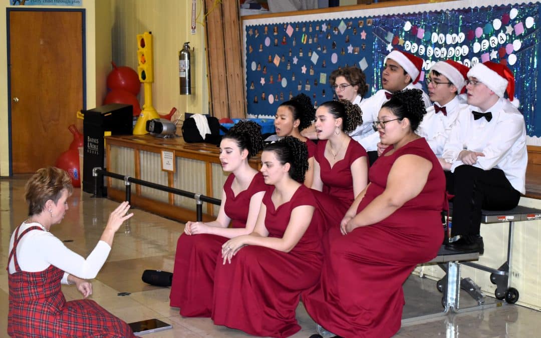 High school Show Choir shares holiday spirit with preschoolers