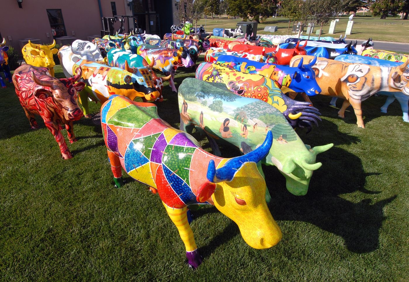 瓦 ストリートスタイル 英字新聞 インテリア ガーデニング 牛/COW Old Sturbridge Village puts out call to artists for this year's