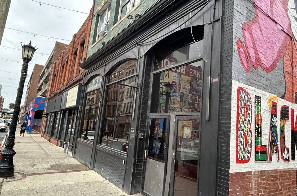 Real estate agent exploring restaurant incubator in Springfield