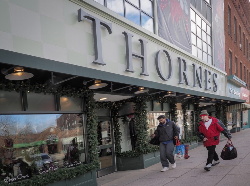 Dress for Success clothing drive to aid pop-up boutique